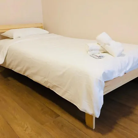 21 Apartment *